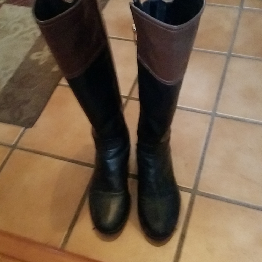 Brown and black tall boots - Picture 4 of 8